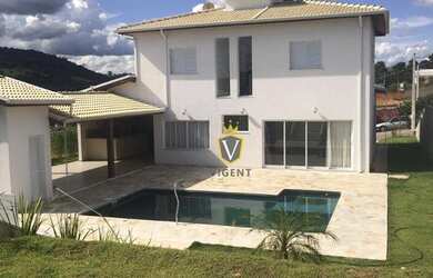 Imagem: A casa em condomínio possui 4 Dormitórios, 3 Banheiros, 4