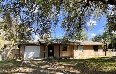 Imagem: A casa possui 3 Dormitórios, 3 Banheiros, 2 Vagas na garagem