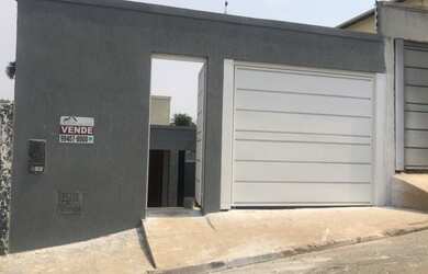 Imagem: A casa possui 3 Dormitórios, 5 Banheiros, 2 Vagas na garagem