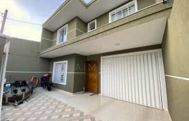 Imagem: A casa possui 4 Dormitórios, 2 Banheiros, 5 Vagas na garagem