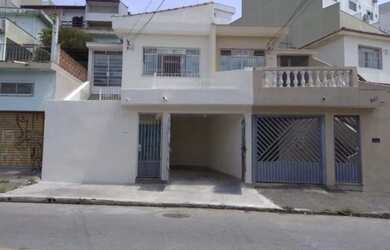 Imagem: A casa possui 2 Dormitórios, 2 Banheiros, 2 Vagas na garagem