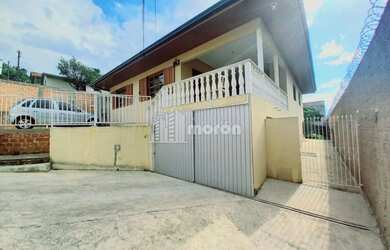 Imagem: A casa possui 4 Dormitórios, 3 Banheiros, 5 Vagas na garagem