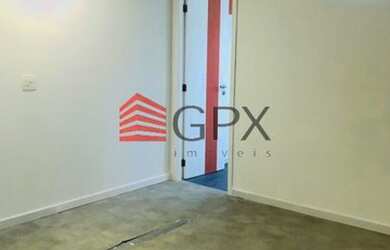 Imagem: O depósito possui 1 Vaga na garagem e 32m² de Área e está