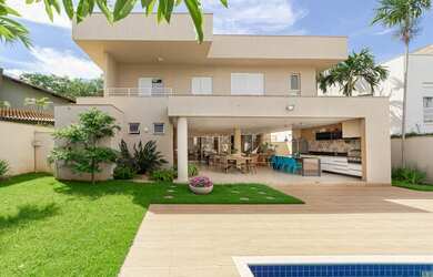 Imagem: A casa em condomínio possui 4 Dormitórios, 5 Banheiros, 4