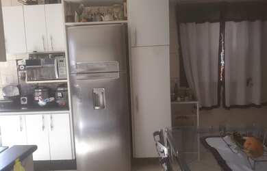 Imagem: A casa possui 3 Dormitórios, 3 Banheiros, 2 Vagas na garagem