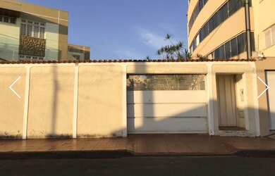 Imagem: A casa possui 3 Dormitórios, 5 Vagas na garagem e está localizado