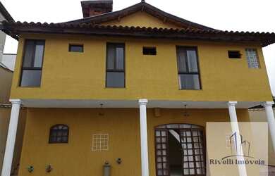 Imagem: A casa possui 3 Dormitórios, 1 Banheiro, 4 Vagas na garagem