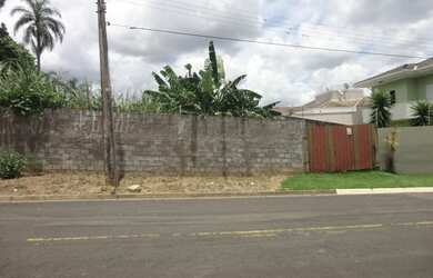 Imagem: O terreno possui 900m² de Área e está localizado em Colina