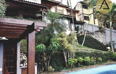 Imagem: A casa possui 3 Dormitórios, 4 Banheiros, 2 Vagas na garagem