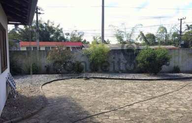 Imagem: A casa possui 3 Dormitórios, 2 Banheiros, 246m² de Área e