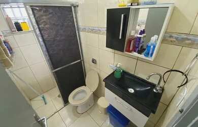 Imagem: A casa possui 2 Dormitórios, 1 Banheiro, 60m² de Área, Imóvel