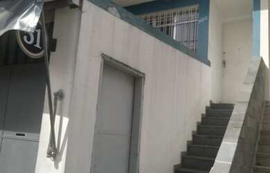 Imagem: A casa possui 2 Dormitórios, 2 Banheiros, 2 Vagas na garagem