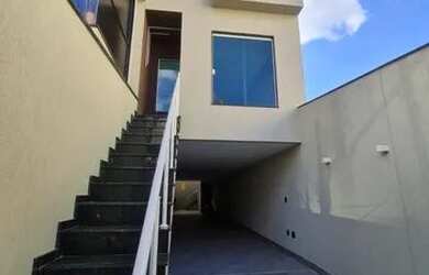 Imagem: A casa possui 3 Dormitórios, 1 Banheiro, 4 Vagas na garagem