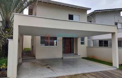 Imagem: A casa possui 3 Dormitórios, 5 Banheiros, 2 Vagas na garagem