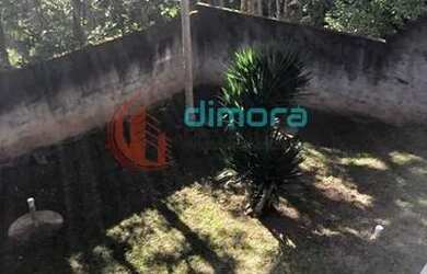 Imagem: A casa possui 4 Dormitórios, 4 Banheiros, 5 Vagas na garagem