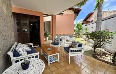 Imagem: A casa possui 4 Dormitórios, 5 Banheiros, 3 Vagas na garagem