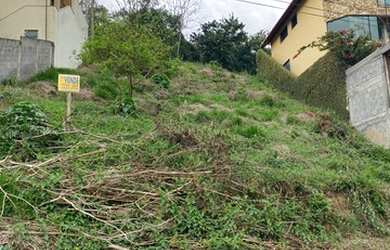 Imagem: O terreno possui 387m² de Área e está localizado em Cônego