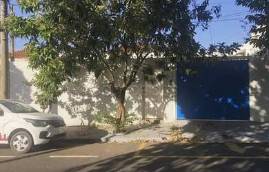 Imagem: O depósito possui 4 Vagas na garagem, 230m² de Área e está