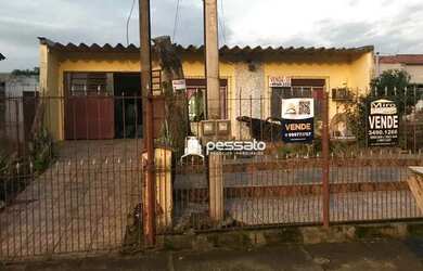 Imagem: A casa possui 2 Dormitórios, 1 Banheiro, 1 Vaga na garagem