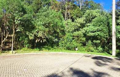 Imagem: O terreno possui 597m² de Área e está localizado em Gramado