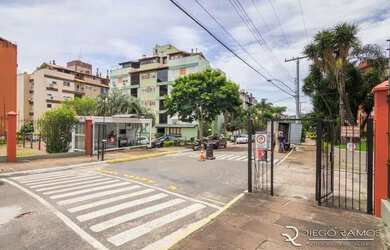 Imagem: O apartamento possui 3 Dormitórios, 1 Banheiro, 1 Vaga na garagem