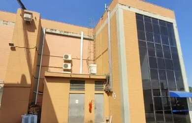 Imagem: O depósito possui 5 Vagas na garagem, 408m² de Área e está