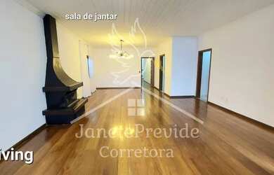 Imagem: A casa em condomínio possui 4 Dormitórios, 5 Banheiros, 4