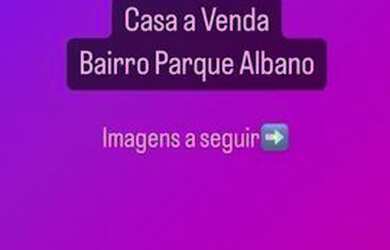 Imagem: A casa possui 3 Dormitórios, 3 Banheiros, 1 Vaga na garagem