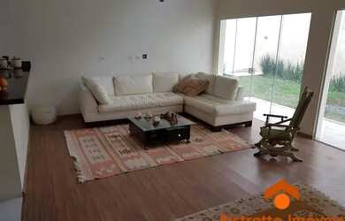 Imagem: A casa em condomínio possui 4 Dormitórios, 5 Banheiros, 5