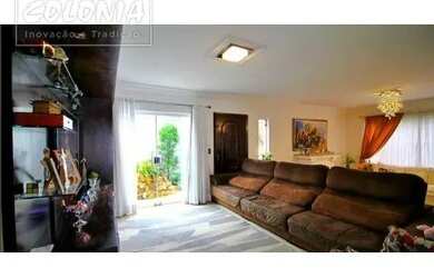 Imagem: A casa possui 4 Dormitórios, 5 Banheiros, 5 Vagas na garagem