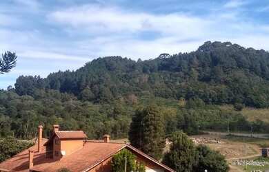 Imagem: A casa possui 5 Dormitórios, 4 Banheiros, 4 Vagas na garagem