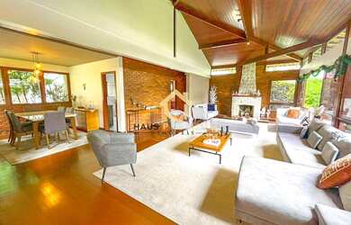 Imagem: A casa possui 5 Dormitórios, 5 Banheiros, 2 Vagas na garagem