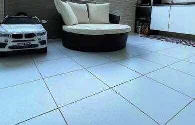 Imagem: A casa possui 3 Dormitórios, 3 Banheiros, 2 Vagas na garagem