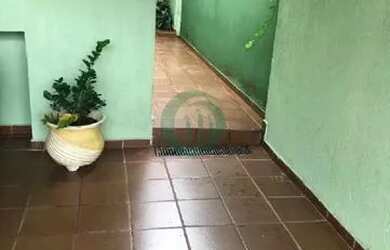 Imagem: A casa possui 1 Dormitório, 1 Banheiro, 1 Vaga na garagem