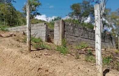 Imagem: O terreno possui 450m² de Área e está localizado em Jaboticatubas