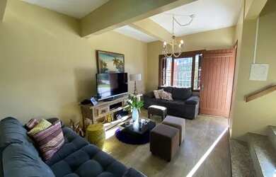 Imagem: A casa possui 3 Dormitórios, 3 Banheiros, 1 Vaga na garagem