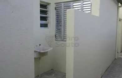 Imagem 2: Casa Padrão em Pelotas. 10m² de Área, 1 Banheiroe1 Dormitório