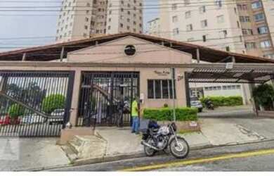 Imagem: O apartamento possui 3 Dormitórios, 1 Banheiro, 1 Vaga na garagem