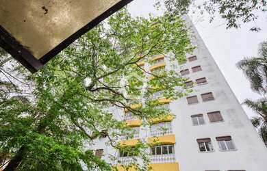 Imagem: O apartamento possui 3 Dormitórios, 1 Banheiro, 1 Vaga na garagem