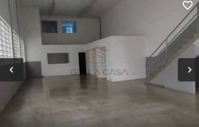 Imagem: O depósito possui 5 Vagas na garagem, 500m² de Área e está