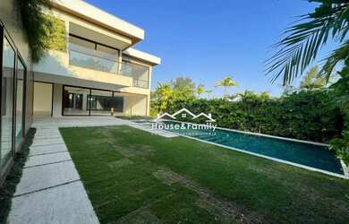 Imagem: A casa em condomínio possui 5 Dormitórios, 5 Banheiros, 5