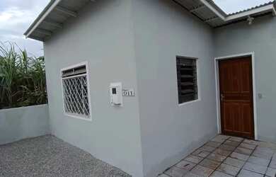 Imagem: A casa possui 2 Dormitórios, 1 Banheiro, 1 Vaga na garagem