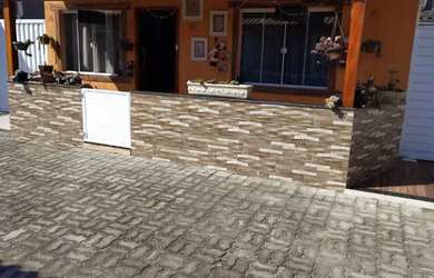 Imagem: A casa em condomínio possui 2 Dormitórios, 2 Banheiros, 2