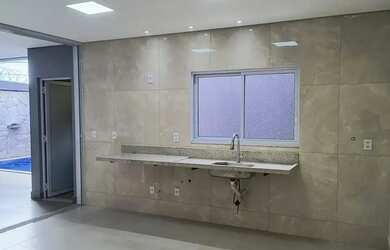 Imagem 2: ARNIQUEIRA CONJ 3, CASA 3 SUÍTES, FINO ACAB, PISC/CHURR, COND ALTO PADRÃO, AC IMÓVEL E CAR