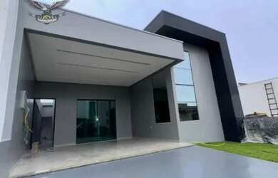 Imagem: A casa possui 3 Dormitórios, 1 Banheiro, 2 Vagas na garagem