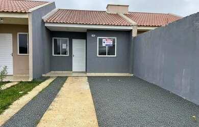 Imagem: A casa possui 2 Dormitórios, 1 Banheiro, 1 Vaga na garagem