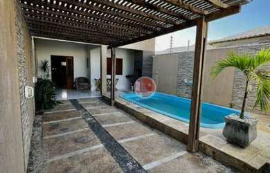 Imagem: A casa possui 2 Dormitórios, 2 Banheiros, 2 Vagas na garagem