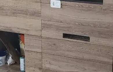 Imagem: A casa à venda possui 2 Dormitórios, 3 Banheiros e 2 Vagas