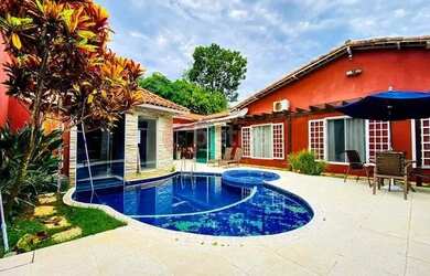 Imagem: A casa possui 4 Dormitórios, 5 Banheiros, 2 Vagas na garagem