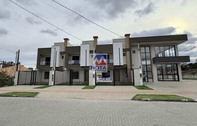 Imagem: A casa possui 3 Dormitórios, 2 Banheiros, 2 Vagas na garagem